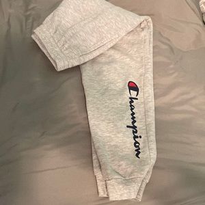 Hardly worn, no stains, great condition. Only selling due to them being to short